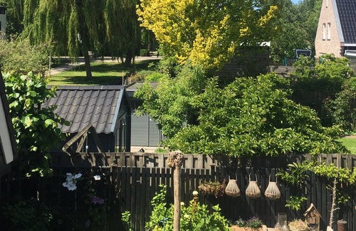 Landsmeer Cabaña | Canalside Cottage with garden by the water. Near Amsterdam