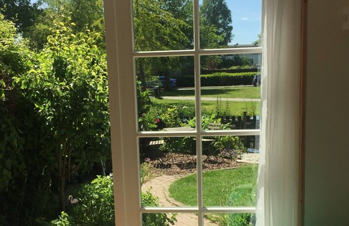 Landsmeer Cabaña | Canalside Cottage with garden by the water. Near Amsterdam