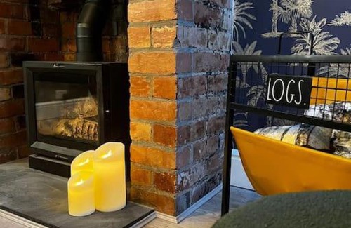 Pontrilas Casa | Canalside Terrace-Boutique Stay Worcester City