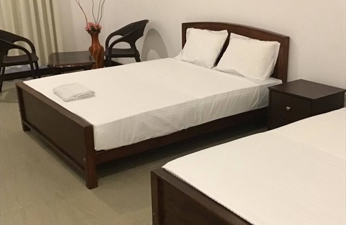 Ginigathena Casa | Canalside Villa & Guest House