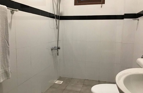 Ginigathena Casa | Canalside Villa & Guest House