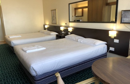 Lyneham Hotel | Canberra Lyneham Motor Inn