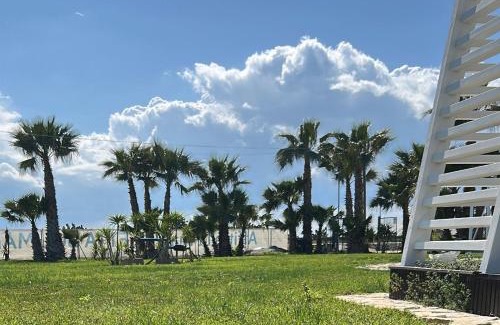 Margherita di Savoia Villa | Cancello Blu