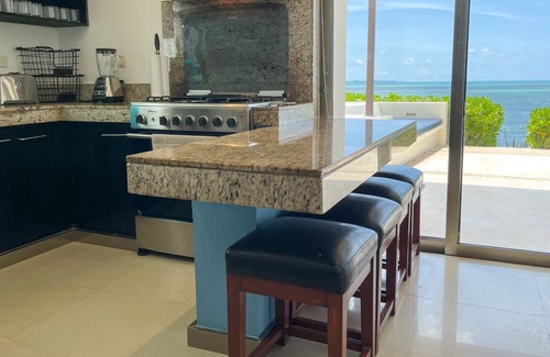 Puerto Juárez Villa | CANCUN 4BR Oceanfront La Perla Villa