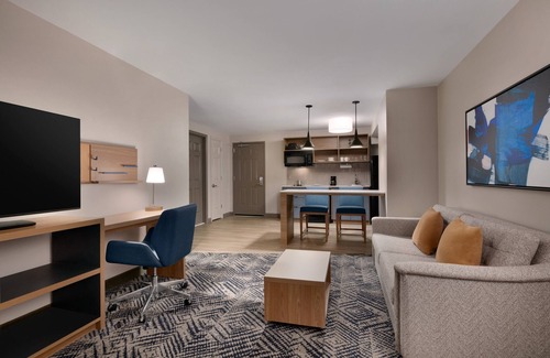 Asheville Hotel | Candlewood Suites Asheville Downtown by IHG