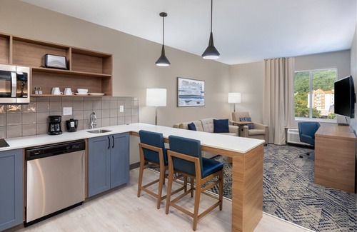 Asheville Hotel | Candlewood Suites Asheville Downtown by IHG