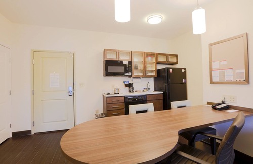 Auburn - Opelika Hotel | Candlewood Suites Auburn by IHG