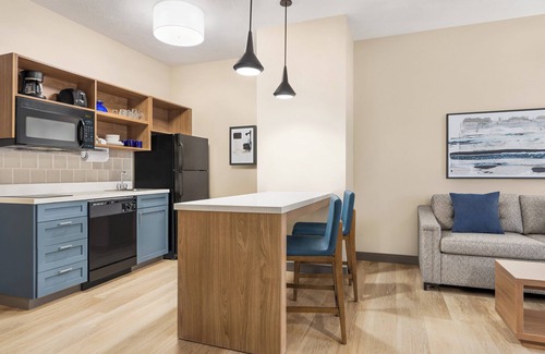 Boise Hotel | Candlewood Suites Boise - Towne Square by IHG