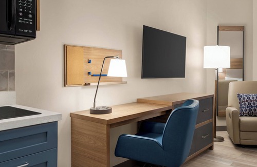 Boise Hotel | Candlewood Suites Boise - Towne Square by IHG