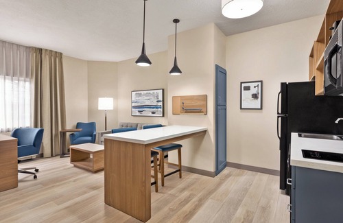 Boise Hotel | Candlewood Suites Boise - Towne Square by IHG