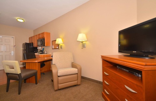 Clarksville Hotel | Candlewood Suites Clarksville by IHG