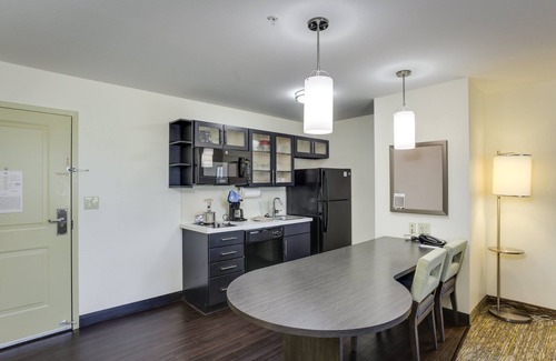 College Station Hotel | Candlewood Suites College Station At University by IHG