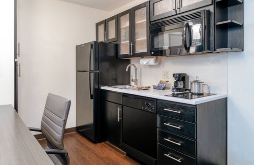 Herndon Hotel | Candlewood Suites Herndon by IHG