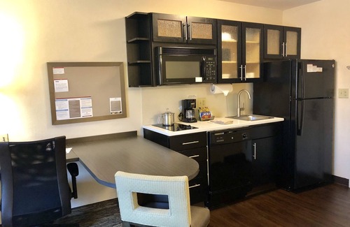 Herndon Hotel | Candlewood Suites Herndon by IHG