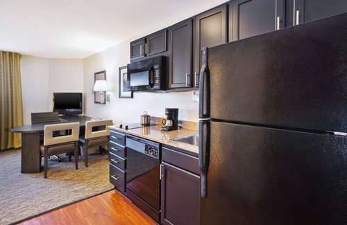 Wayne Hotel | Candlewood Suites Indianapolis Airport by IHG