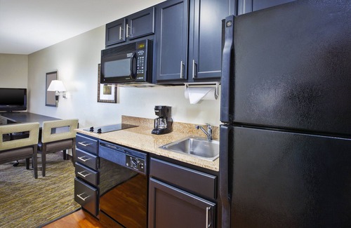 Wayne Hotel | Candlewood Suites Indianapolis Airport by IHG