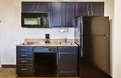 Wayne Hotel | Candlewood Suites Indianapolis Airport by IHG