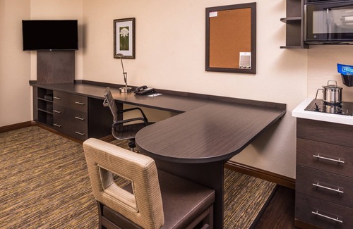 I-435 West KC-KS Hotel | Candlewood Suites Kansas City Speedway by IHG