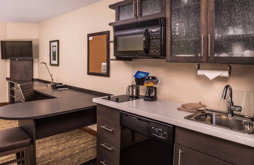 I-435 West KC-KS Hotel | Candlewood Suites Kansas City Speedway by IHG