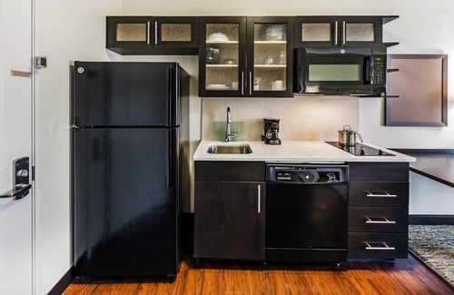 Lenexa Hotel | Candlewood Suites Lenexa - Overland Park Area by IHG