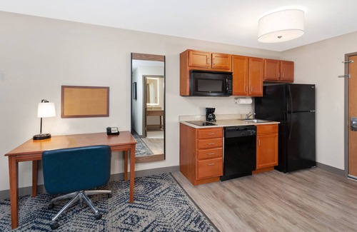 Jeffersonville - Clarksville Hotel | Candlewood Suites Louisville North by IHG