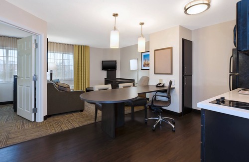 Polaris Hotel | Candlewood Suites Polaris by IHG