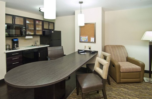 Tupelo Hotel | Candlewood Suites Tupelo North by IHG