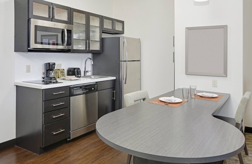 Farmers Branch Hotel | Candlewood Suites Dallas NW - Farmers Branch by IHG