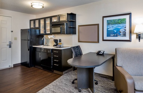 Dulles Town Center Hotel | Candlewood Suites Washington Dulles Sterling by IHG