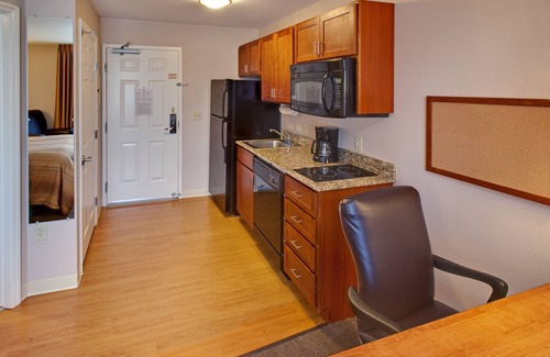 Williston Hotel | Candlewood Suites Williston by IHG