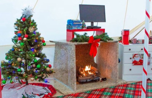 Columbia Alquiler De RV | Candy Cane Glamp Yurt in the Woods