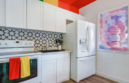 Seybold Villa | Candyland—As seen on TV, Sleeps 16 with 7BR and 4BA