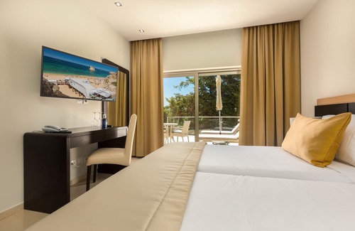 Lagoa Hotel | Caneiros Luxury House & Suites