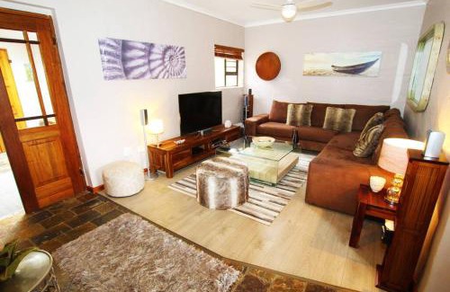 Bushman's River Mouth Apartamento | CANELA: Bespoke Safari River View