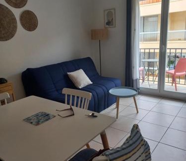 Mediterranee Apartamento | CANET Plage appartement vue latérale mer, 1 chambre , WIFI, climatisation, parking sécurisé couvert
