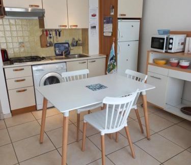 Mediterranee Apartamento | CANET Plage appartement vue latérale mer, 1 chambre , WIFI, climatisation, parking sécurisé couvert