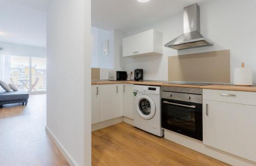 Canet de Berenguer Apartamento | Canet Seaview Gem: Pool & Beach Proximity