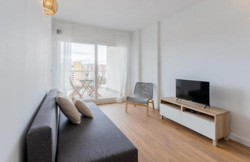 Canet de Berenguer Apartamento | Canet Seaview Gem: Pool & Beach Proximity
