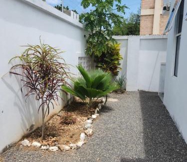 Kilifi Apartamento | Canna Lily 5 min walk from bofa road, baobab resort