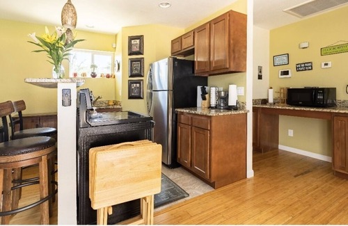 South Mountain Cabaña | Cannabis Friendly - Near Airport - Guesthome