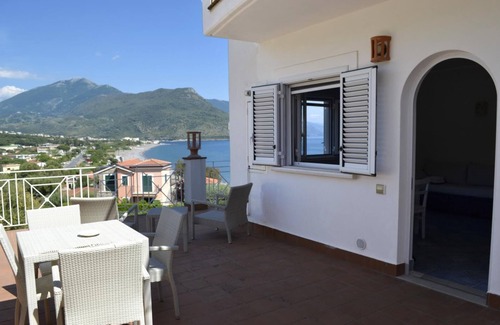 Villammare Apartamento | Cannicelle Apartment with sea view located inside the Residence le Ruve Bianche with swimming pool and private beach