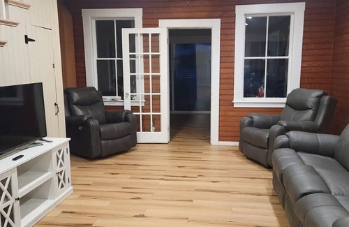 Windham Casa | Canobie Lake 3 bedroom Year Round Waterfront Home - Newly Renovated