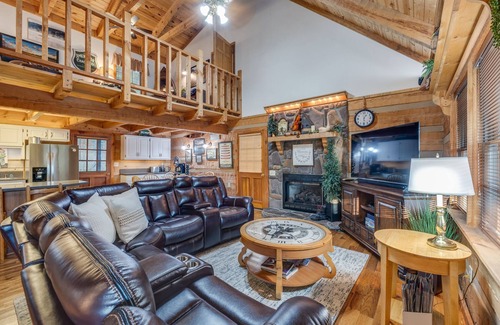 Piney Flats Cabina | CanoeCabin,Bring Watercraft,CoveredSlip@Marina