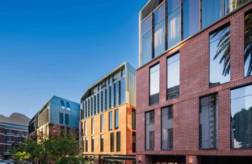 Cape Town City Centre Hotel | Canopy By Hilton Cape Town Longkloof
