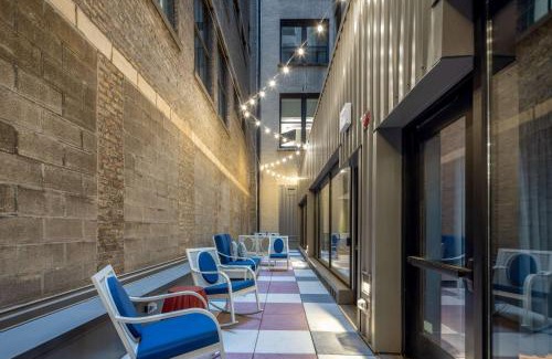 The Loop Hotel | Canopy By Hilton Chicago Central Loop
