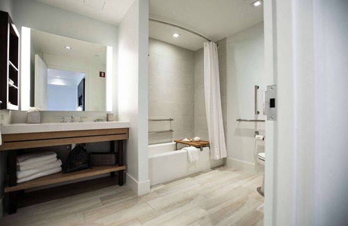 Cityplace Hotel | Canopy by Hilton Dallas Uptown