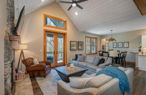 Brevard Casa | Canopy Creek Connestee Falls