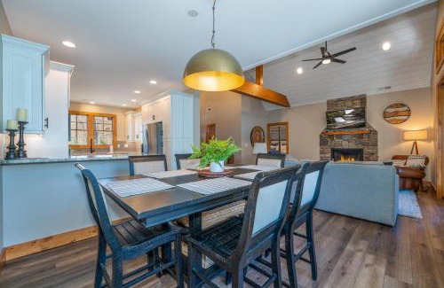 Brevard Casa | Canopy Creek Connestee Falls