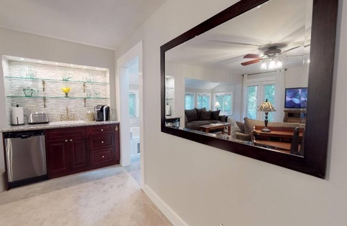 Marietta Cabaña | Canopy-draped Treehouse in-law-suite home in Roswell/East Cobb