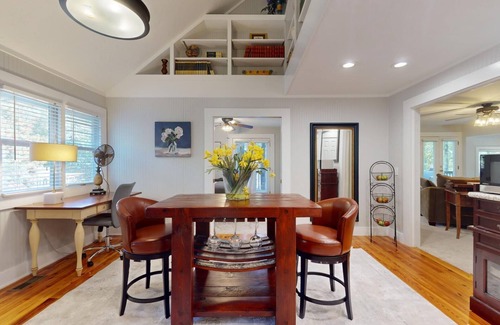 Marietta Cabaña | Canopy-draped Treehouse in-law-suite home in Roswell/East Cobb